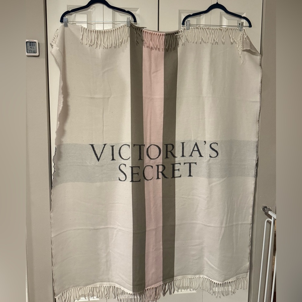 Victoria's Secret Woven Blanket in Cream